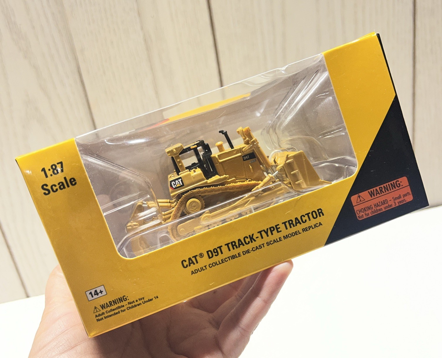 Diecast Masters CAT D9T Track Type Tractor Model Replica 1:87 Scale 55209