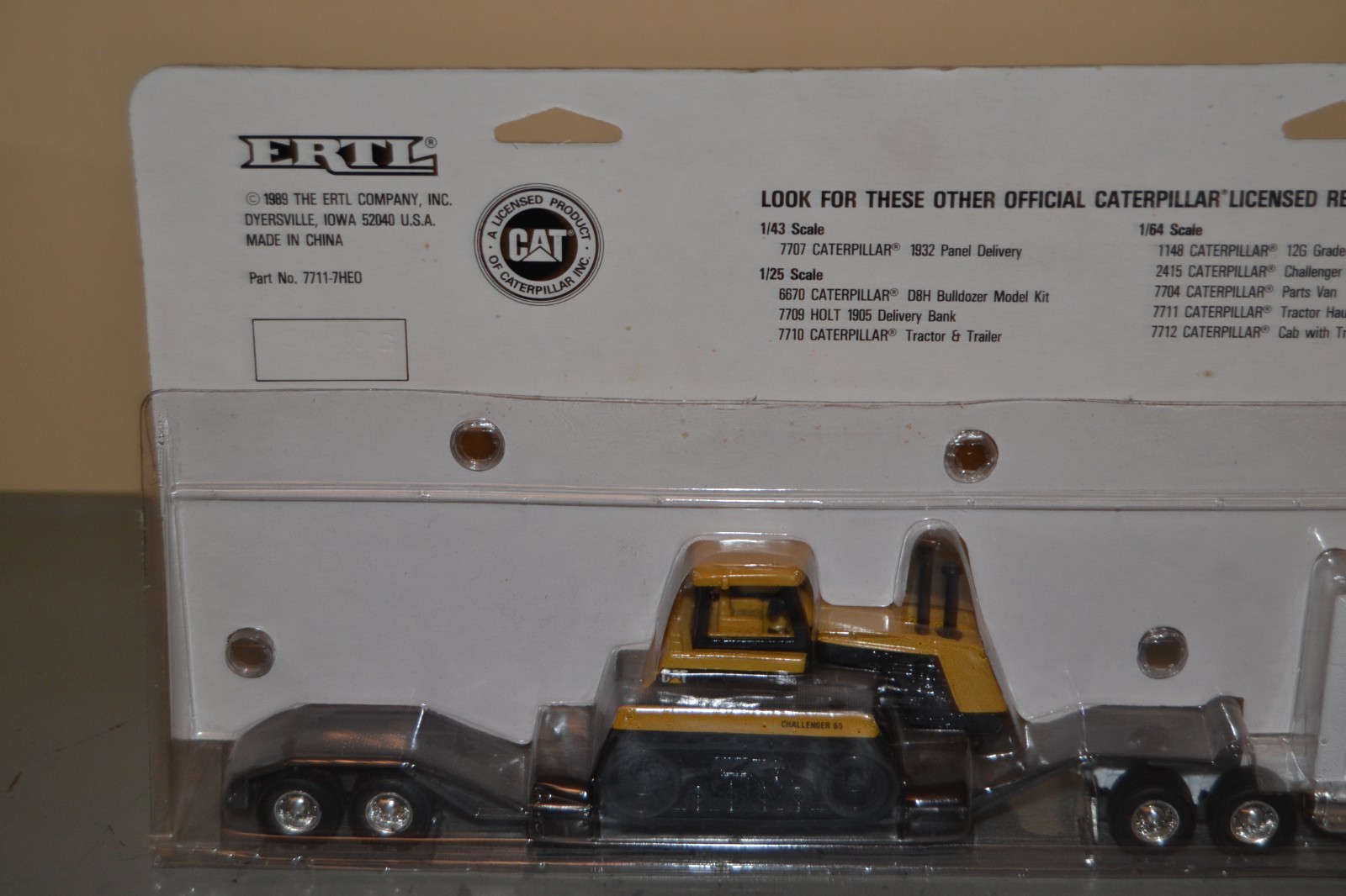 1989 ERTL CATERPILLAR TRACTOR HAULING SET CHALLENGER 65 TRACTOR, TRUCK & LOWBOY