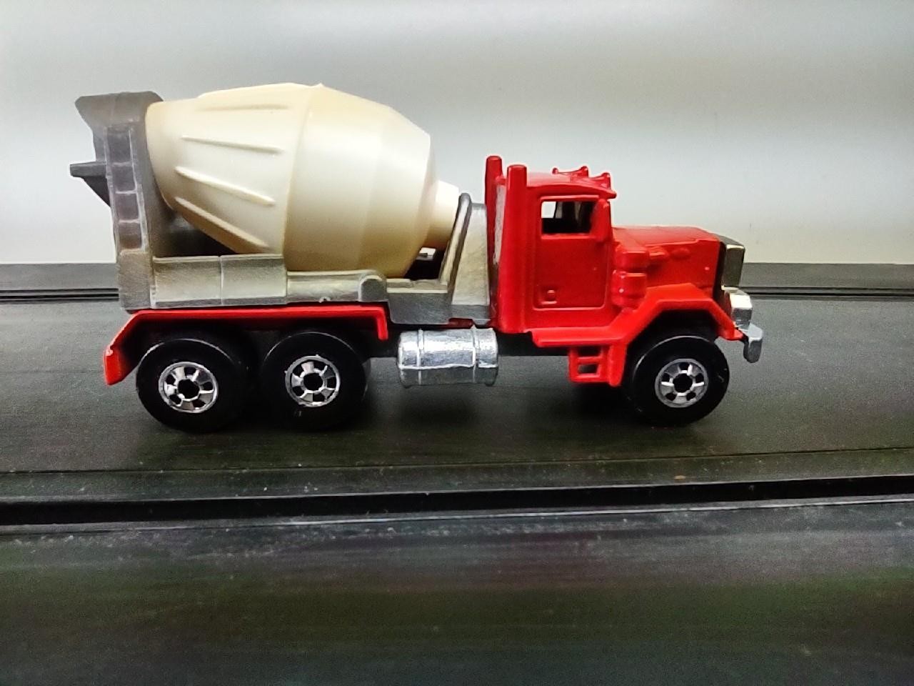 Hot Wheels Peterbilt Cement Mixer Workhorses Malaysia Base Excellent Condition