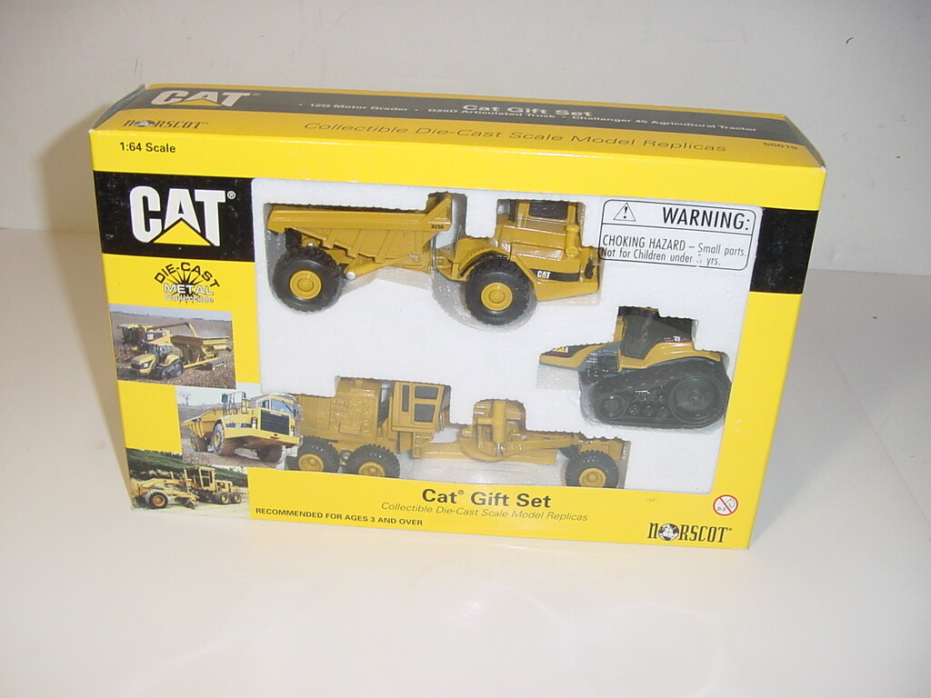 1/64 Cat Construction Gift Set (55019) NIB! Motor Grader/D25D Truck/45 Tractor!