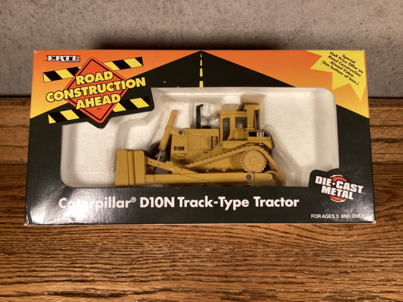 1995 ERTL CATERPILLAR CAT D10N TRACK DOZER 1:50 SCALE NEW IN BOX