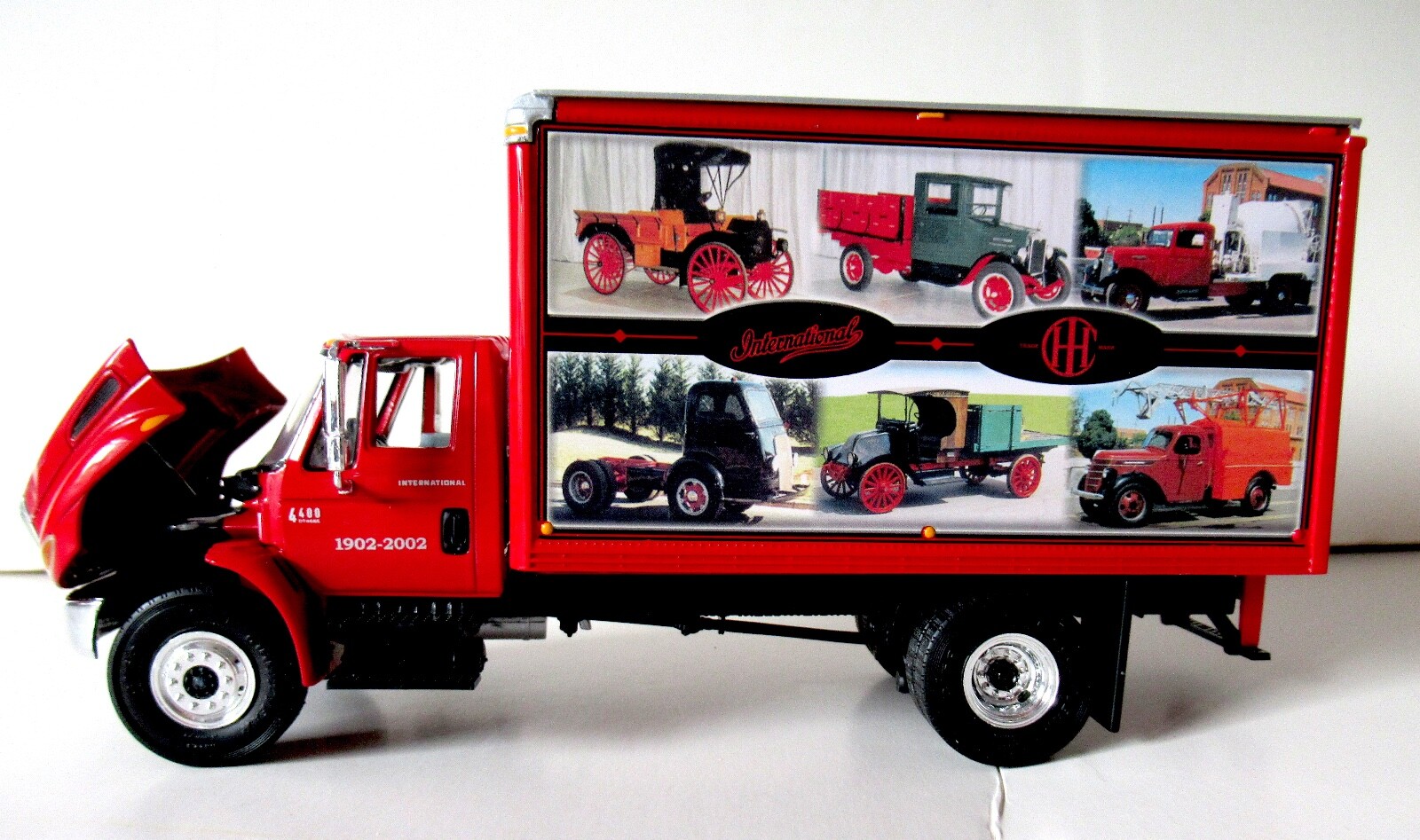 FIRST GEAR 19-2935 INTERNATIONAL 4400 SERIES COLLECTOR’S EDITION DRY GOODS VAN