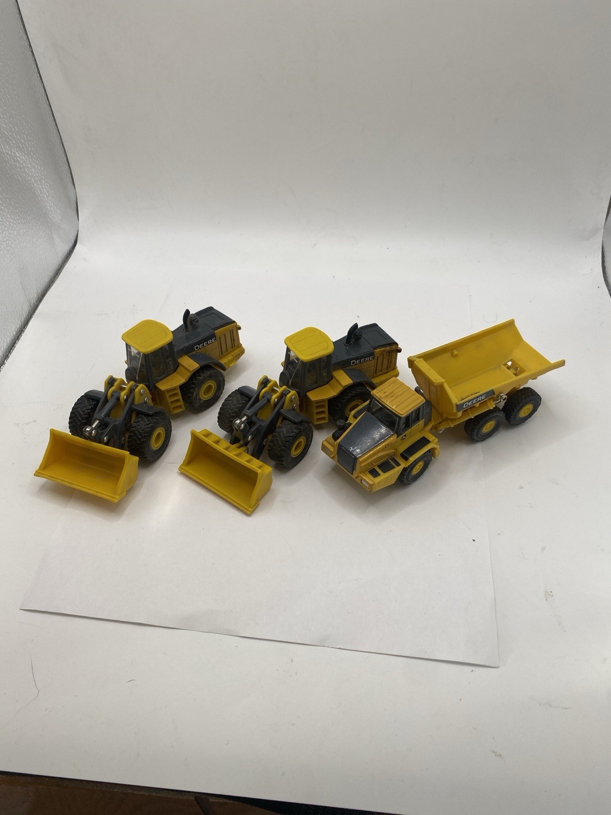 1:64 ERTL *JOHN DEERE* Haul Dump Truck & Wheel End Loader Toy Set.