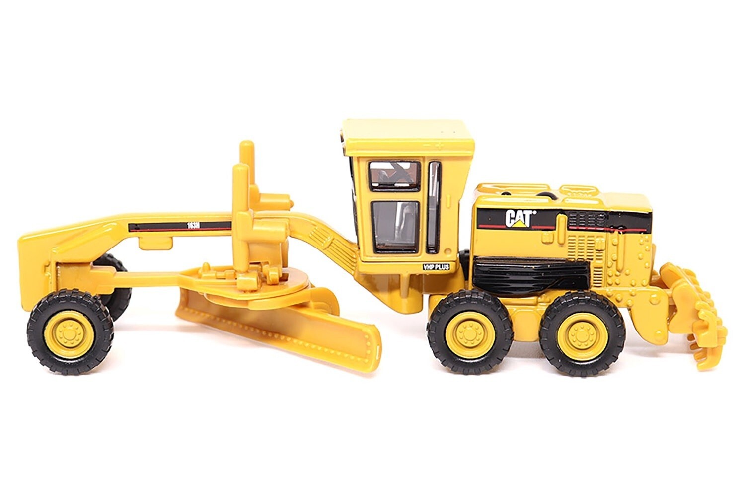 Diecast Masters CAT 163H Road Grader w/Volvo Triaxle Lowboy – HO 1/87 Die-cast