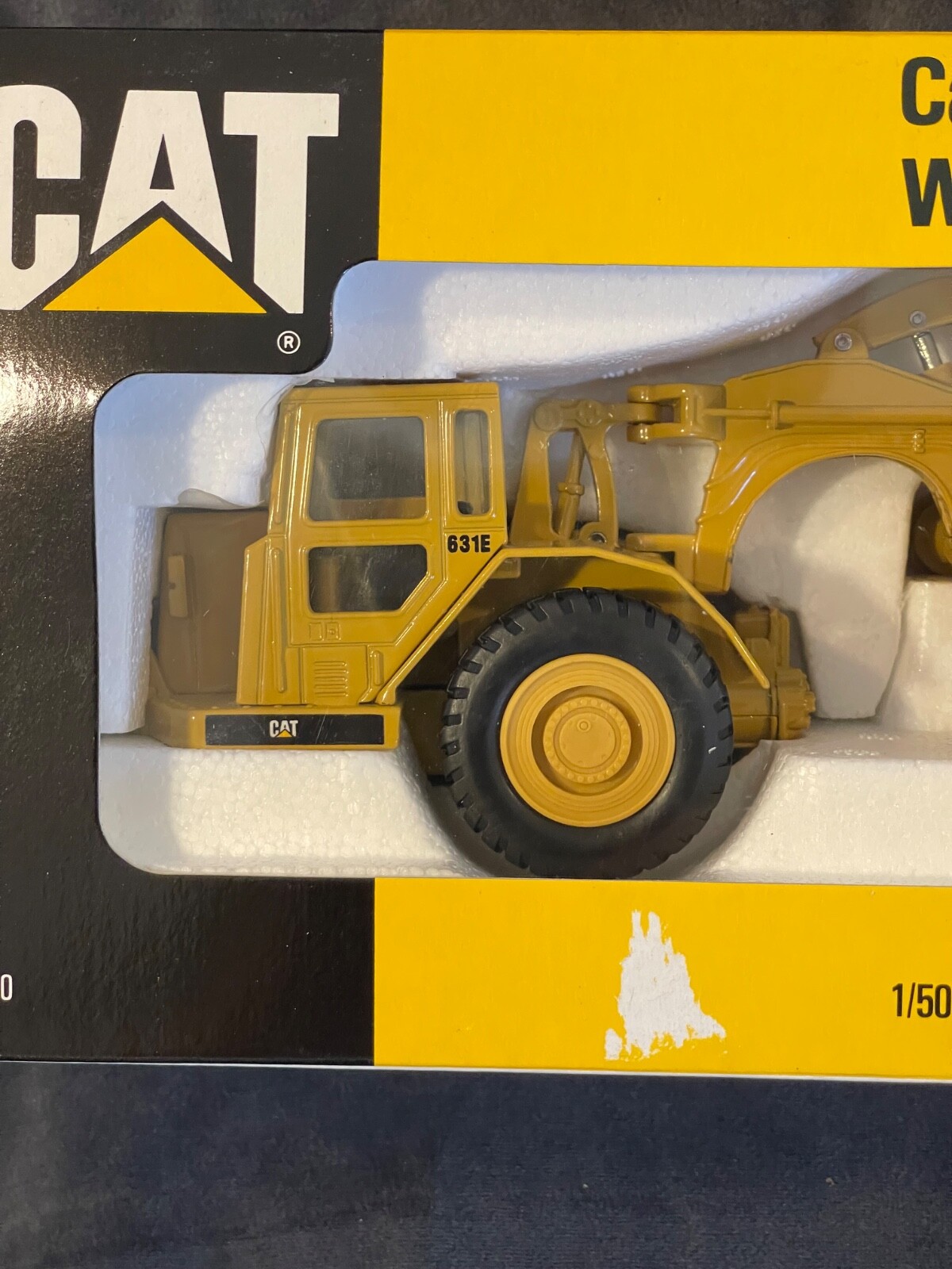 CAT – DIECAST ERTL CATERPILLAR 631E WHEEL TRACTOR SCRAPER IN BOX