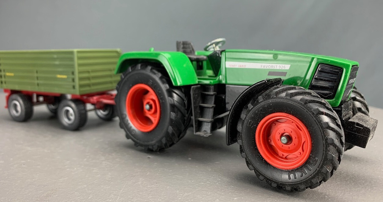1/32 Siku Diecast Fendt Vario Favorit 926 Farm Tractor & Fortuna Trailer D66