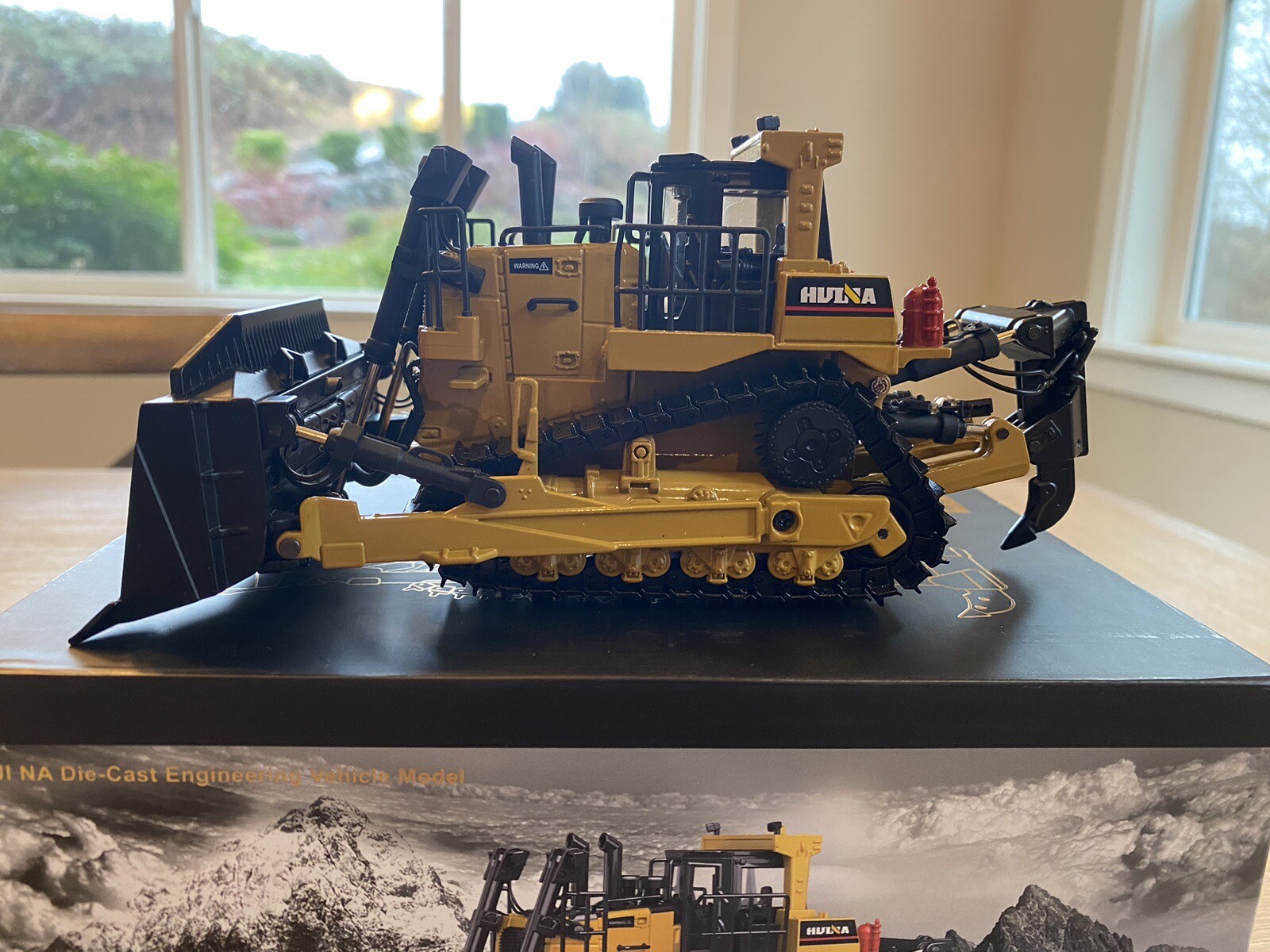 Fisca 1/50 Diecast Bulldozer Model Metal Construction Vehicle Toy