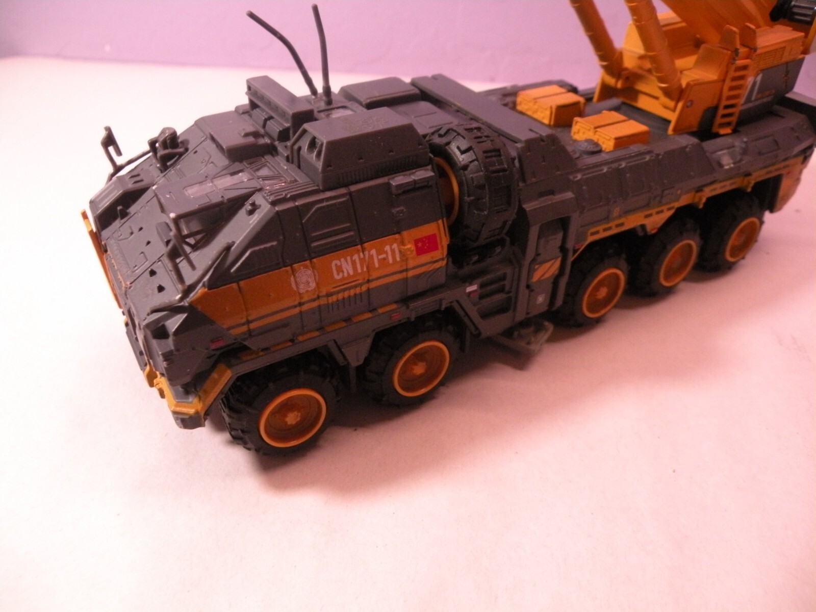 KDW 1:120 Wandering Earth CN171-11 Engineering Truck Crane Die-Cast Crane Model