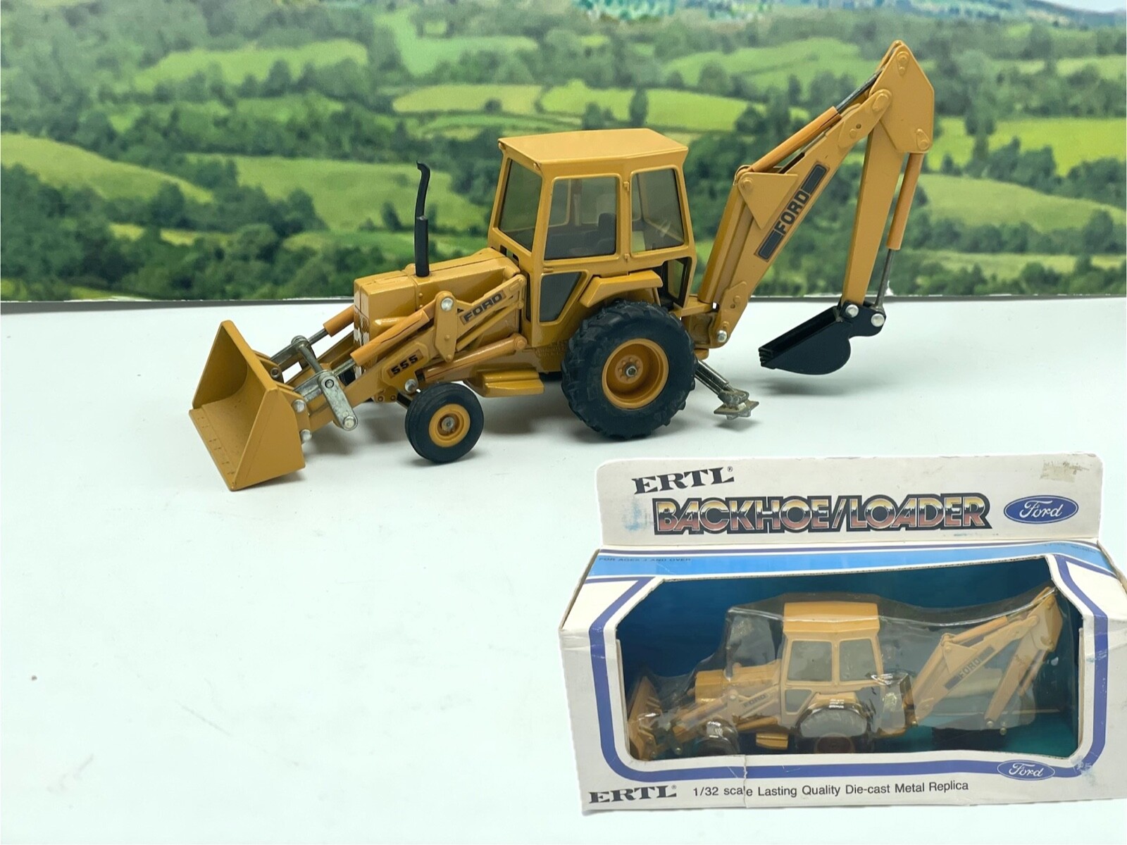 VTG 1/32 Ertl #1456 Ford 555 Backhoe Loader Yellow Construction Die Cast In Box
