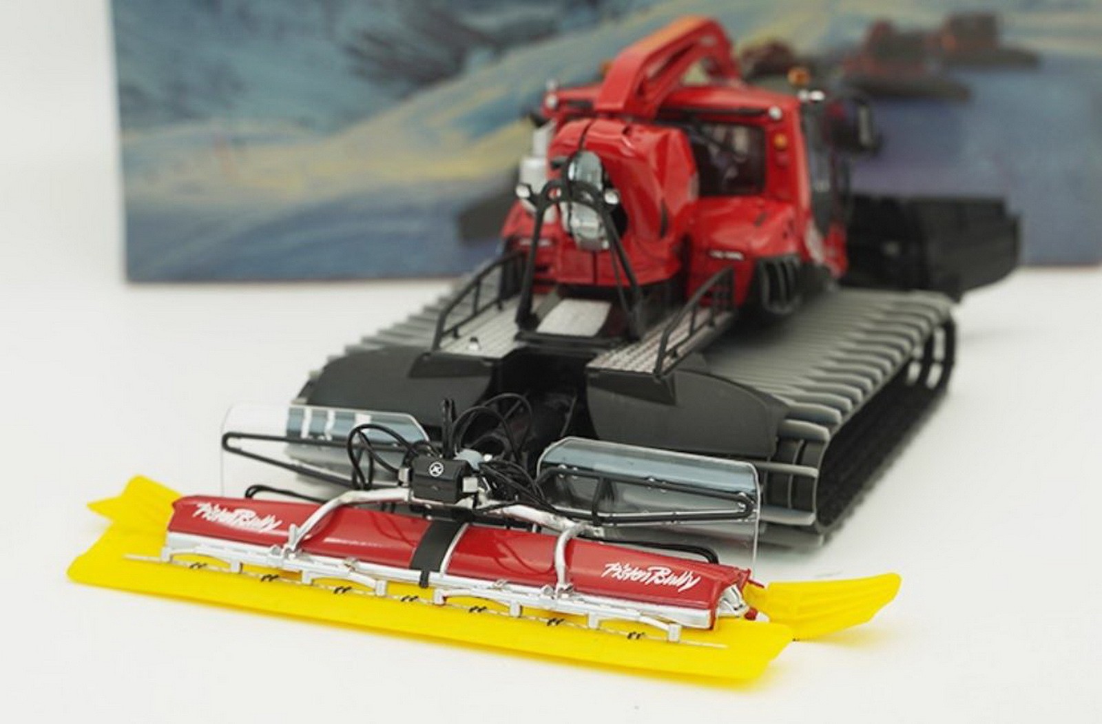 1/43 PistenBully 600 W Snowplow Diecast Model Plastic Tracks Toy Gift