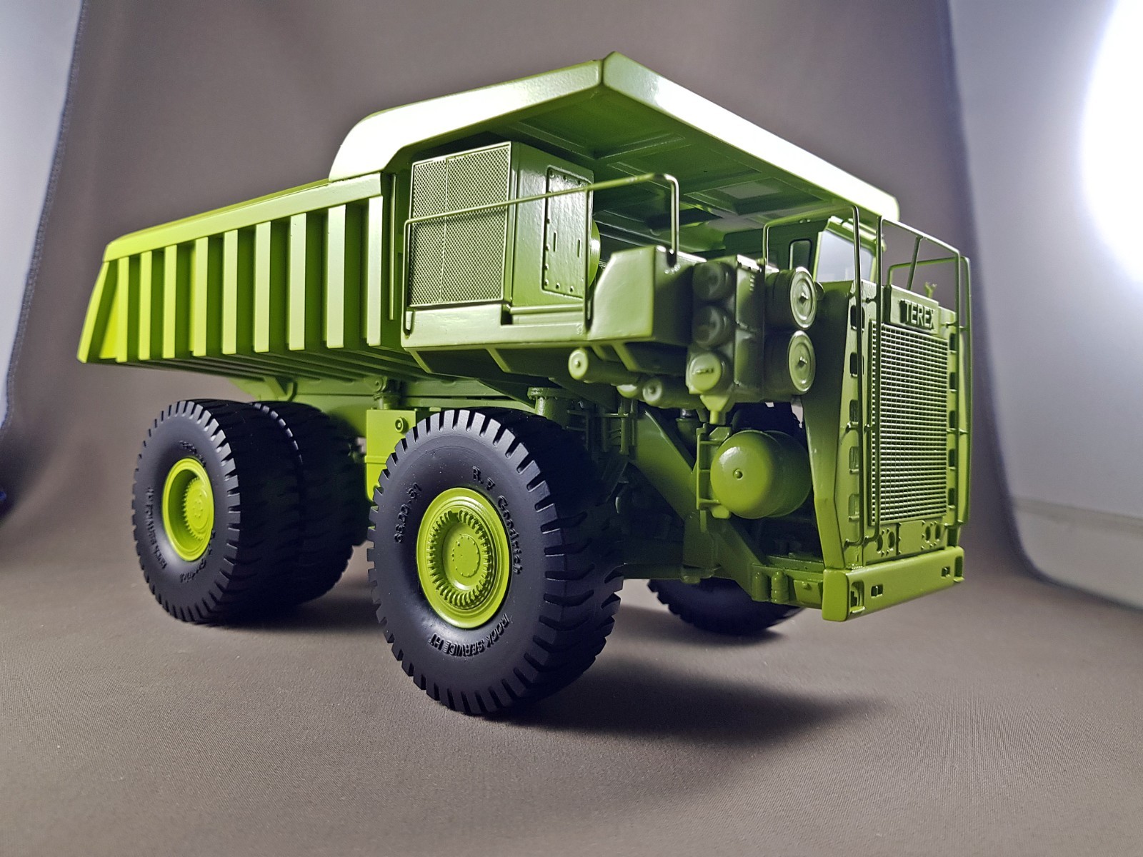 1/50 Terex-33-15-Dumper– Ready-Made, Assembled Model