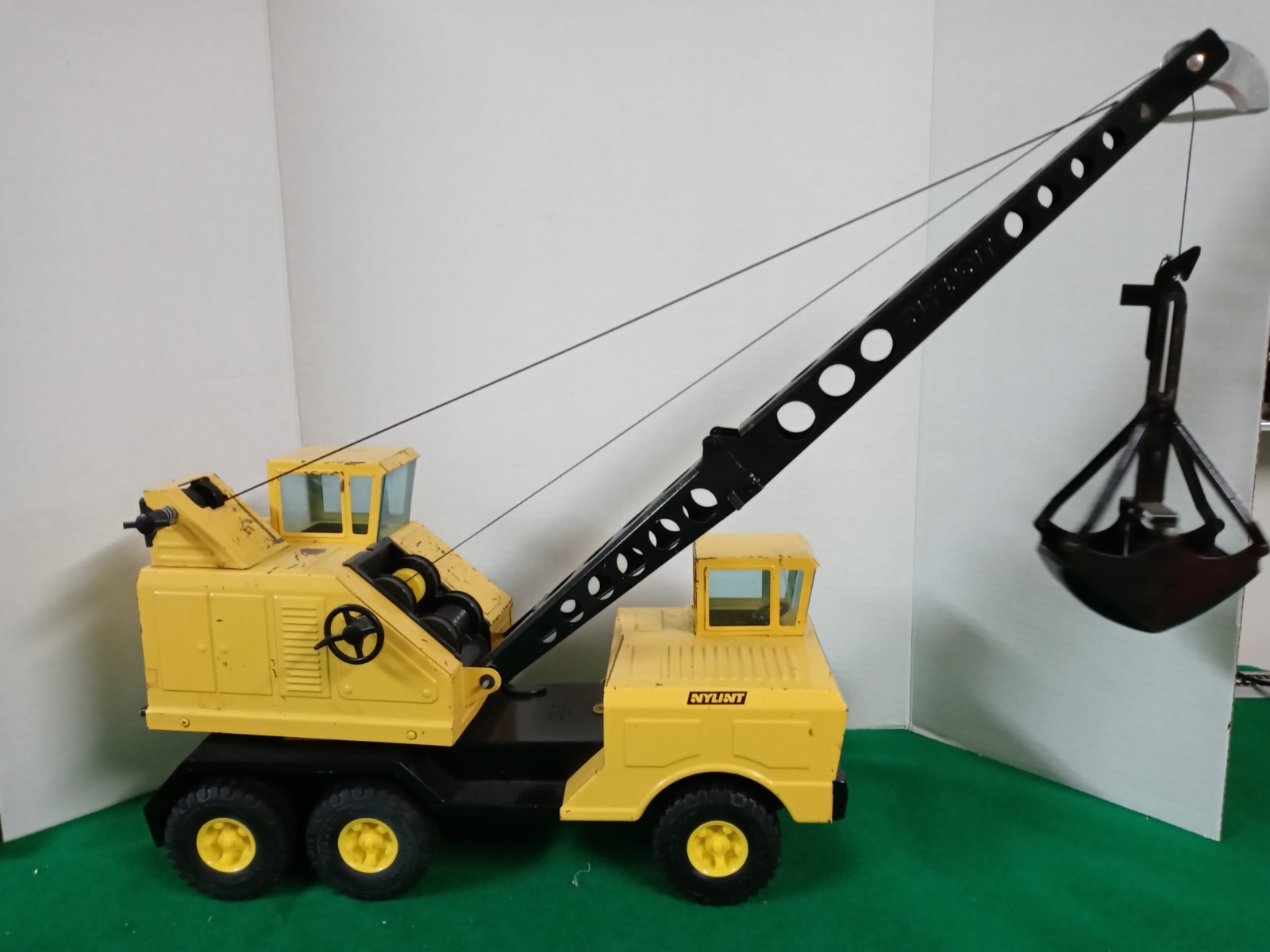 Vintage Nylint Michigan Shovel Crane Truck Pressed Steel Toy Clamshell Bucket