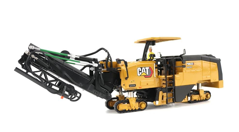 DIECAST MASTERS – Caterpillar PM622 Brush with Operator, Hex Transmission…