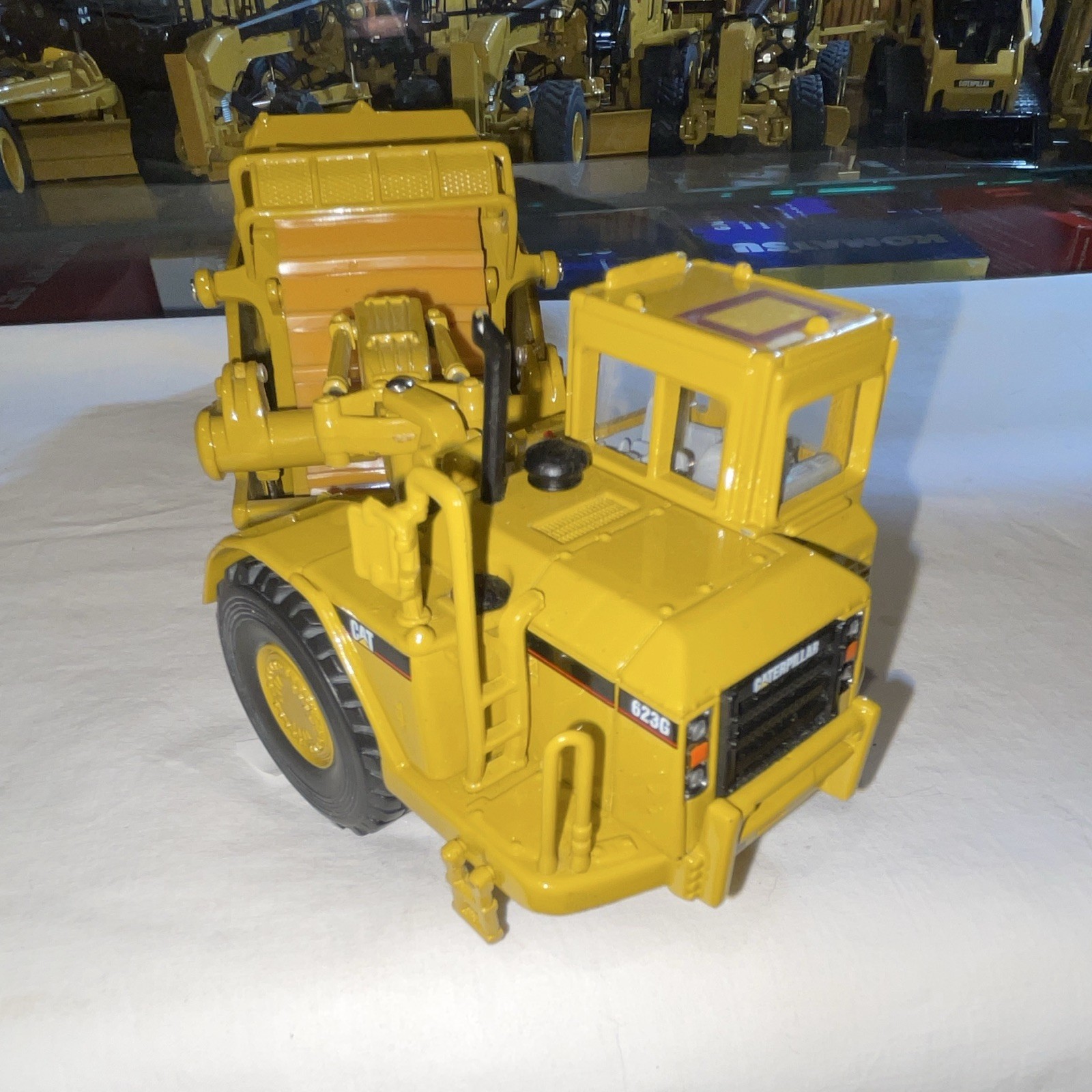 Caterpillar CAT 623G Construction Scraper Diecast Model Yellow Black