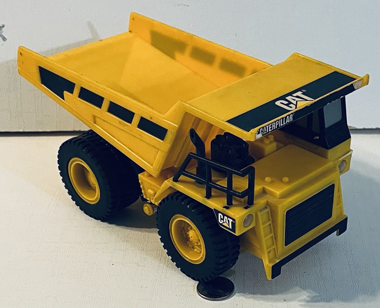 Toy State Industrial Cat Caterpillar Dump Truck Lights Sound Construction.
