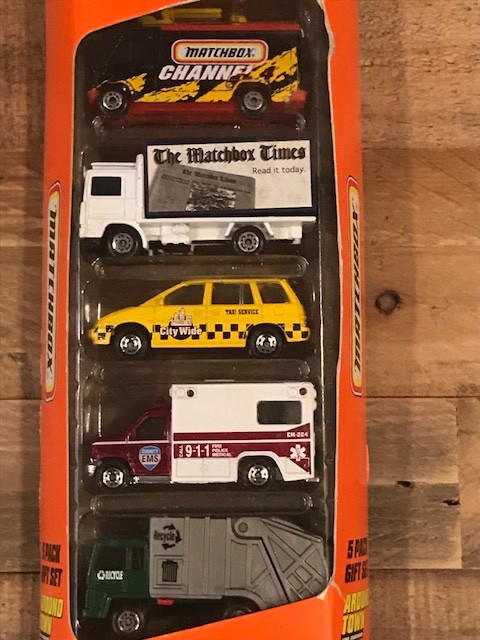 Matchbox Around Town 5 Pack Gift Set #34386-Collectible – NIB – Sealed