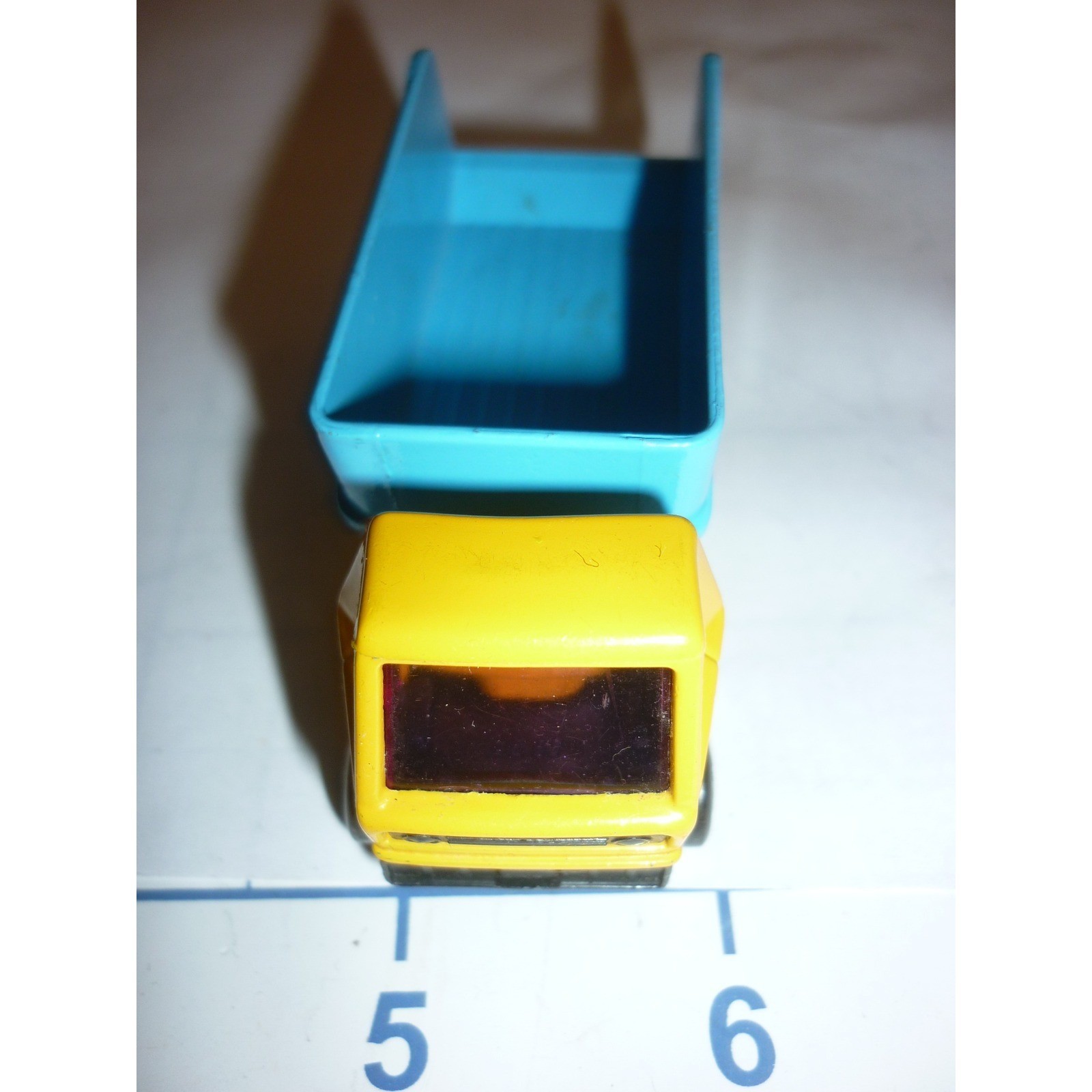 Matchbox Superfast Dump Truck Yellow Blue Diecast Toy Vehicle
