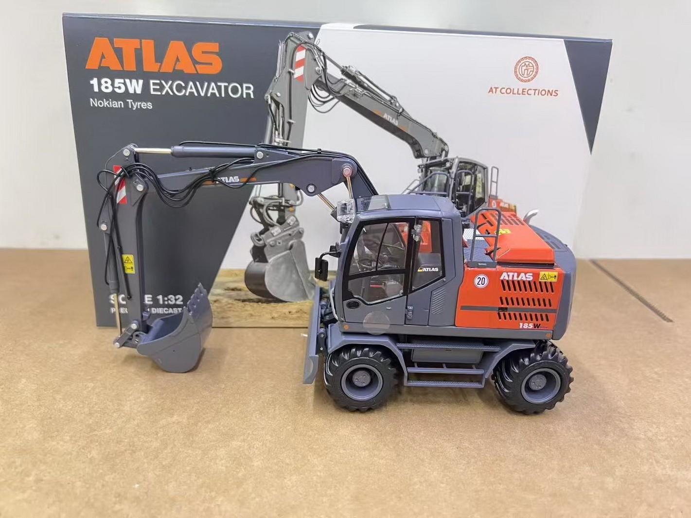 AT Collections 1/32 Scale ATLAS 185W Wheel Excavator2 DieCast Model Toy Gift