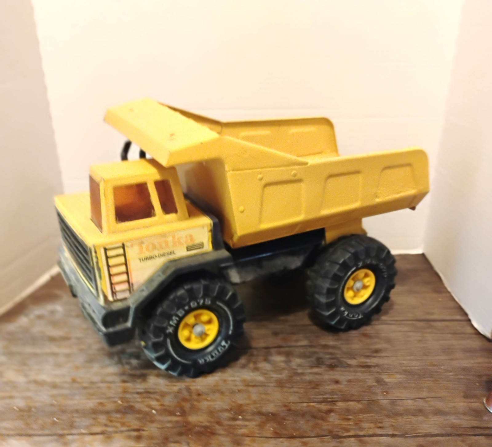 Lg 1980’s Metal Model #54782 A Tonka Adjustable Dump Truck w/Plastic Accessories