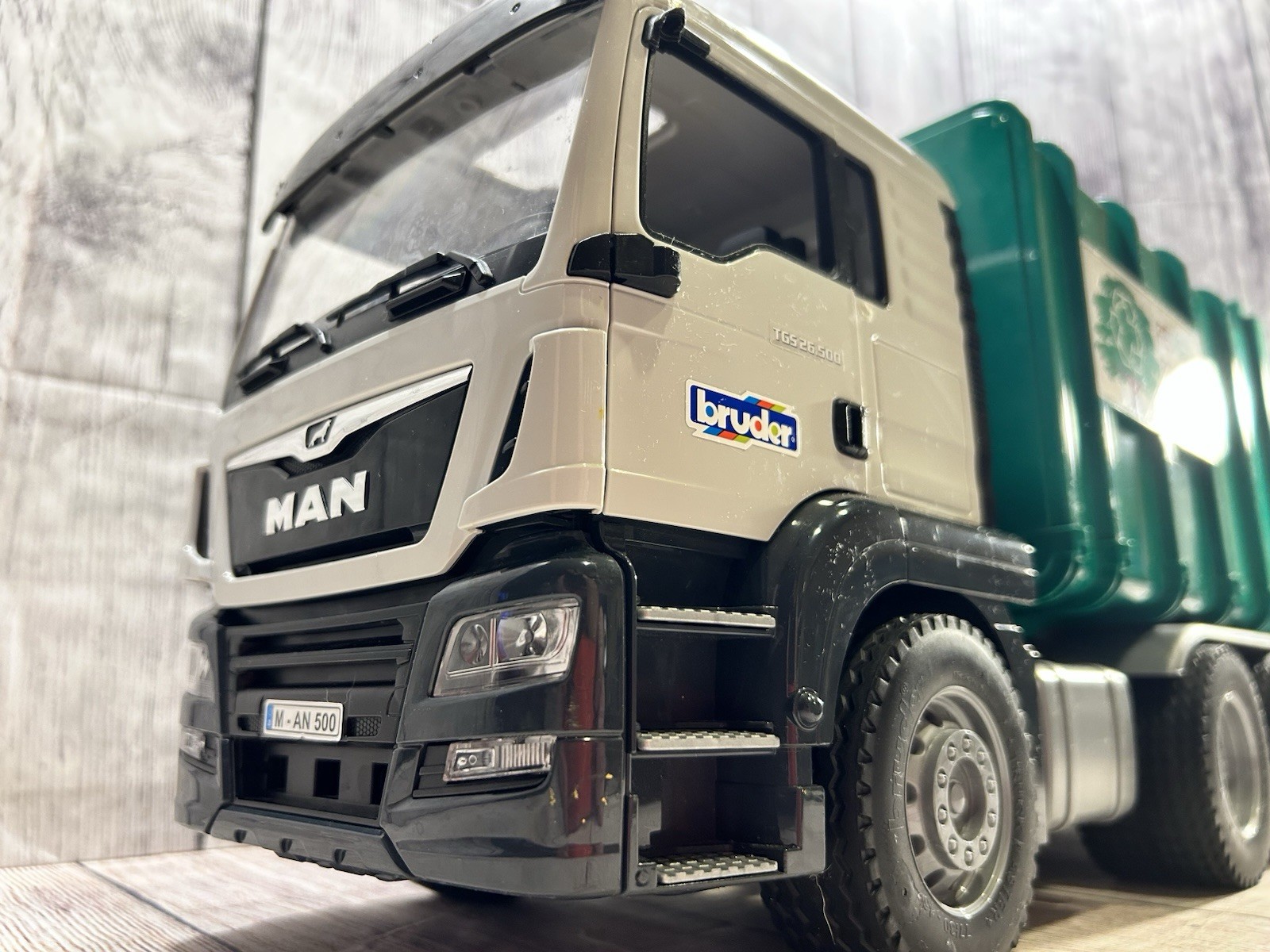 Bruder MAN TGS Recycling Truck 1/16 03763 Green Garbage Bin Loader Germany