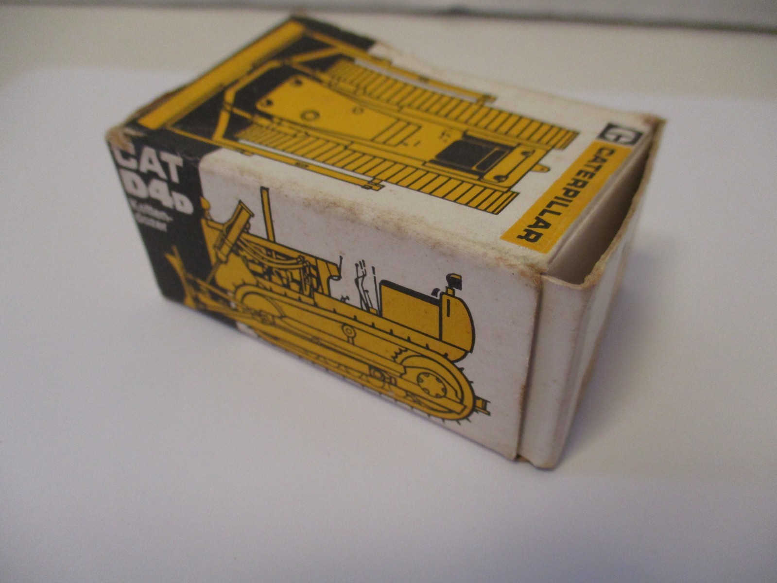 NZG Modelle #120 Caterpillar D4d Kettendozer 1:87 Scale Die-Cast with Box NM