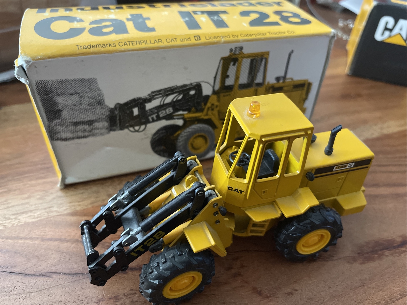 Conrad – Caterpillar CAT Loader IT28 – No Attachments But Mint w/ Box W. Germany