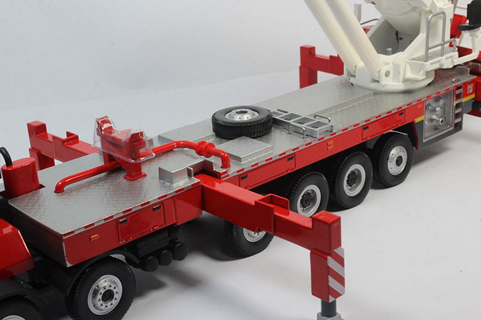 1/50 Scale XCMG DG100 Aerial Platform Mercedes Benz Fire Truck Diecast Model