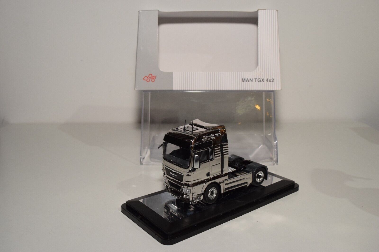 A95 1:50 NZG NZG MAN 777/01 TGX 4X2 SATTELZUGMACHINE TRUCK CAMION CHROME MIB2