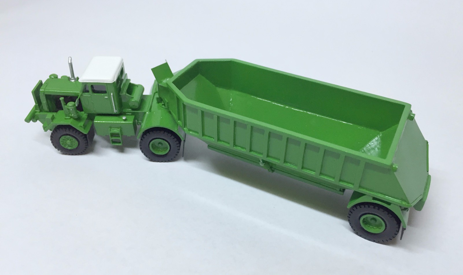 HO 1/87 KW Dart 50 BDT/Bottom Trailer – GREEN – Ready made Resin Model