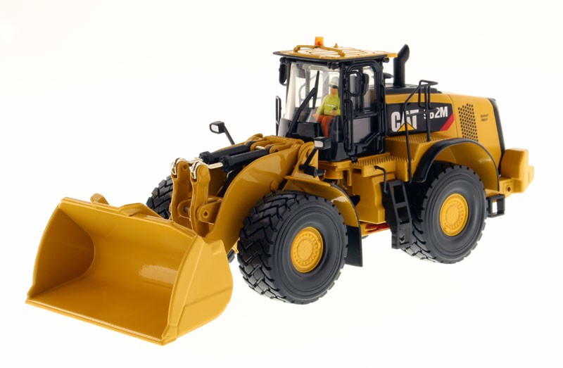 DIECAST MASTERS,CATERPILLAR 982M wheel loader with driver and metal box, 1/50…