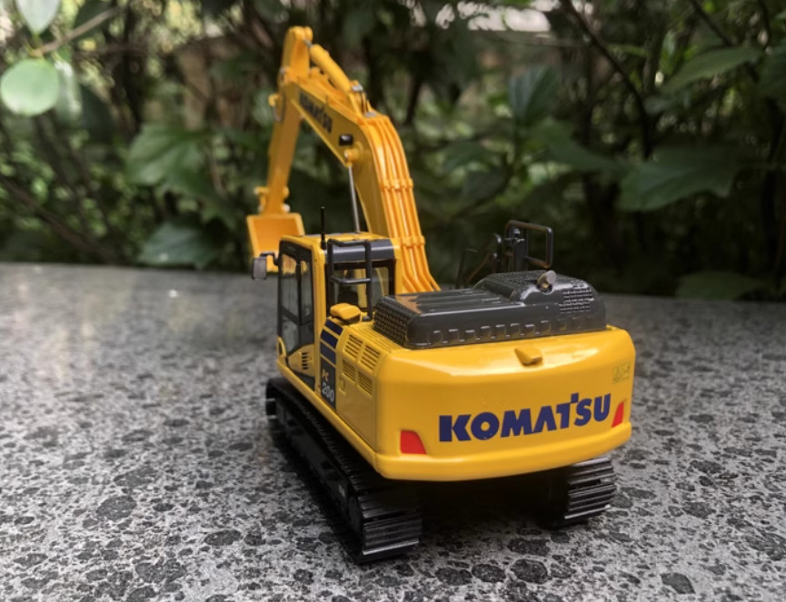 1:50 KOMATSU PC200-11 Excavator Construction Machine Equipment Diecast Model