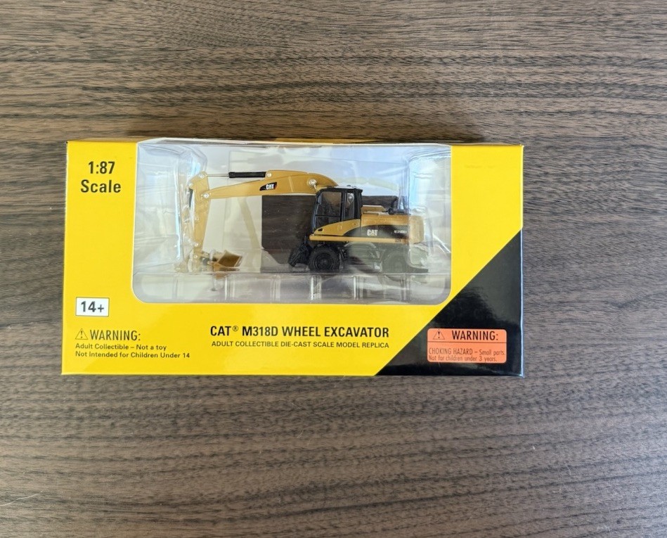 1:87 Caterpillar CAT M318D Wheel Excavator Diecast Masters Model 55177