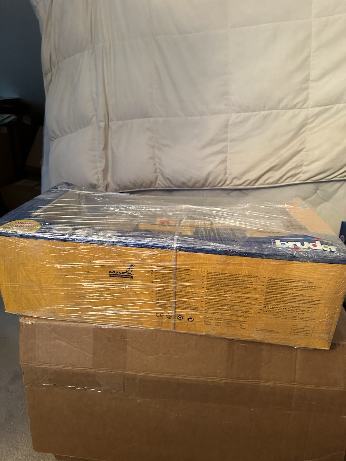 Bruder 1:16 Mack Crane Truck Construction Vehicle Yellow Unopened Box