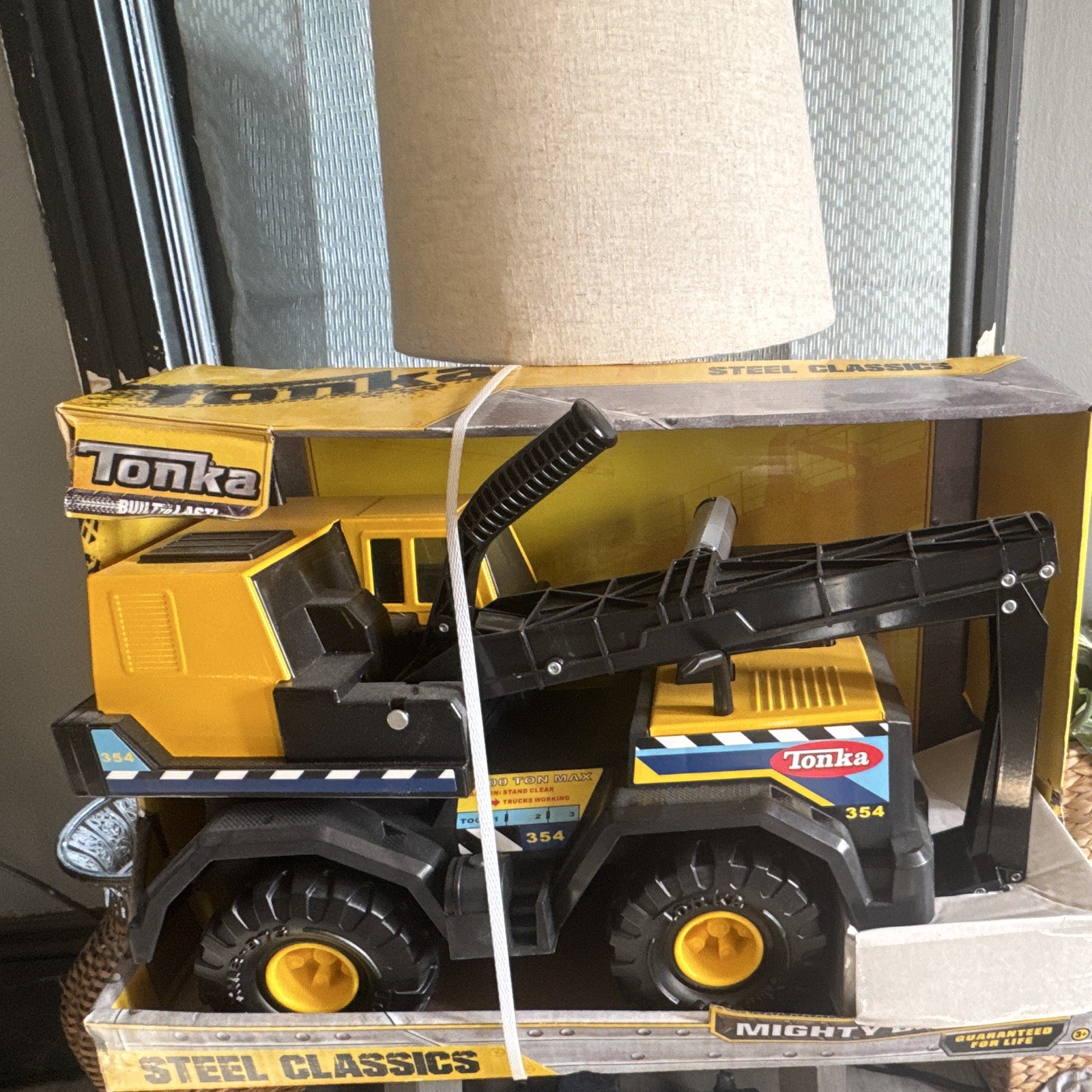 Tonka Mighty Crane 354 Steel Classics 1:16 Steel/Plastic Yellow/Black 2004 NIB