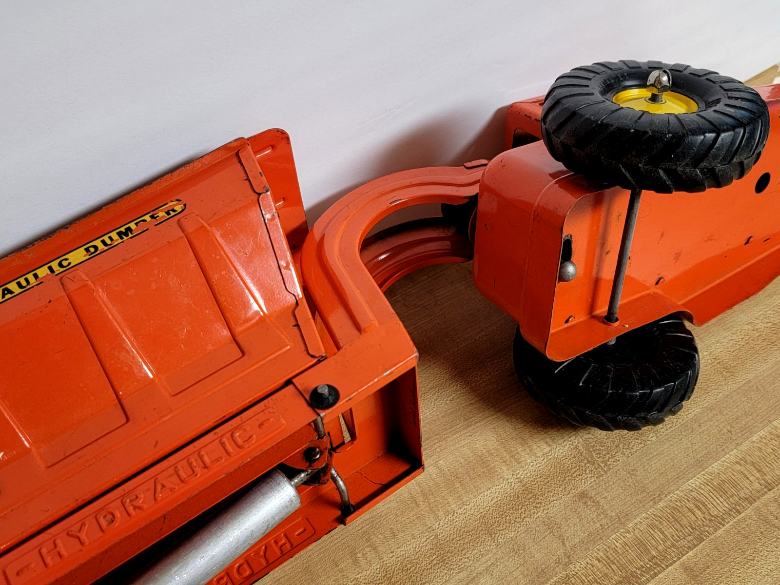 Vintage 1960s NYLINT 4600 HYDRAULIC DUMPER construction toy 23″ Ny Lint READ