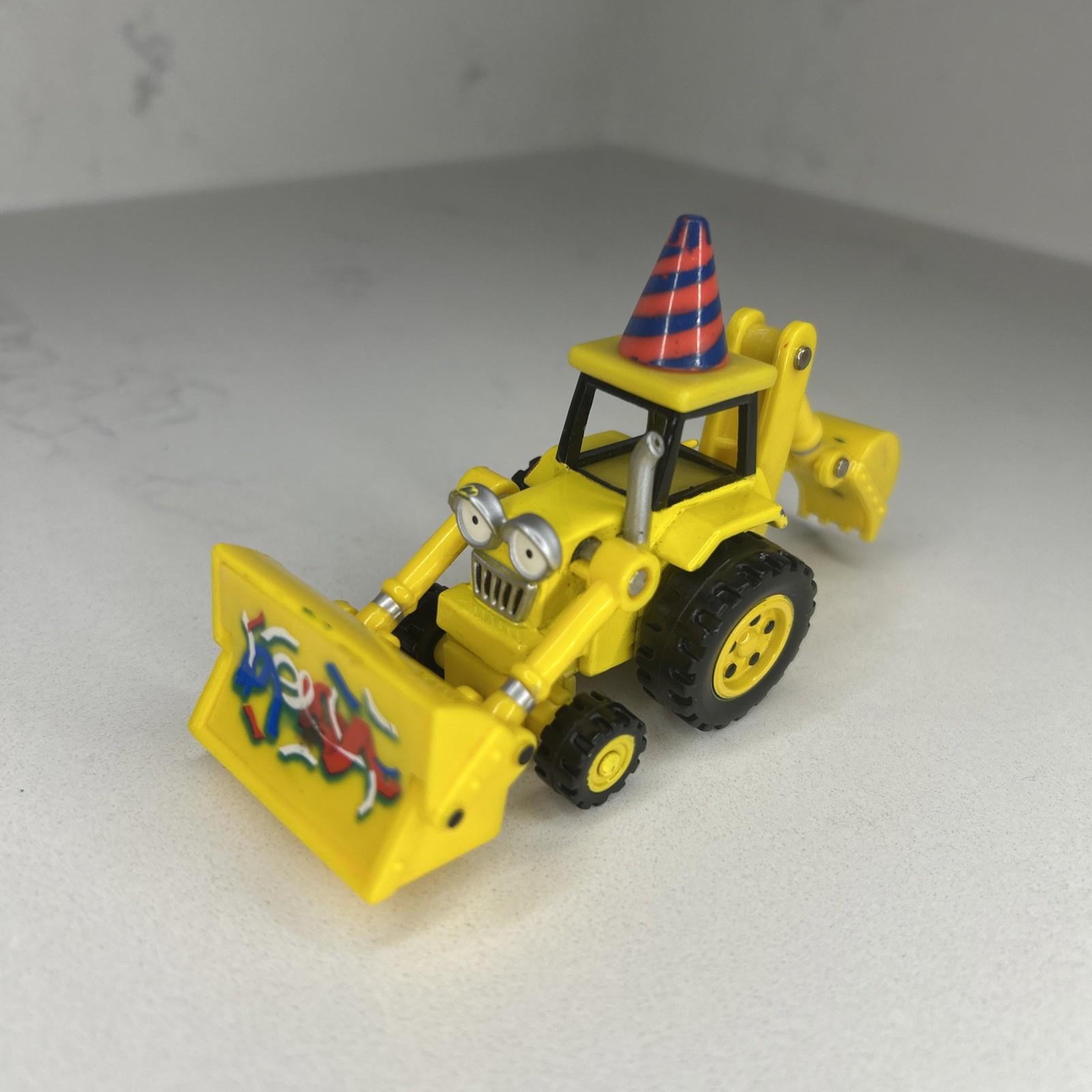 Bob The Builder SCOOP Backhoe Yellow Birthday Party MAGNETIC Tractor Diecast