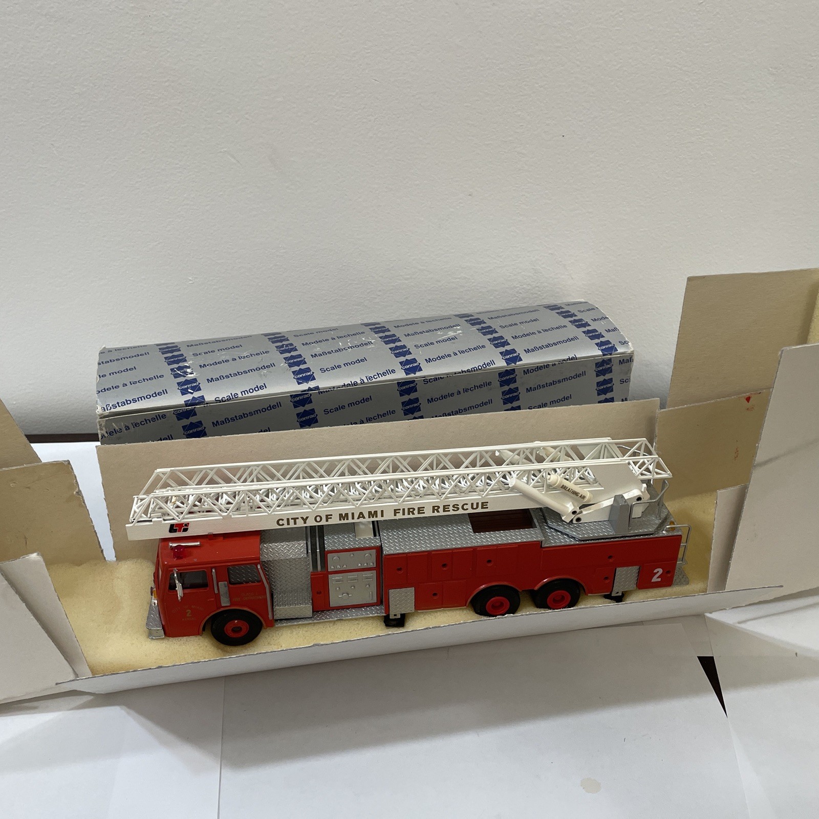 Conrad 5509 City Of Miami Fire Rescue 2 Aerial Ladder Truck 1:43 Collector Toy