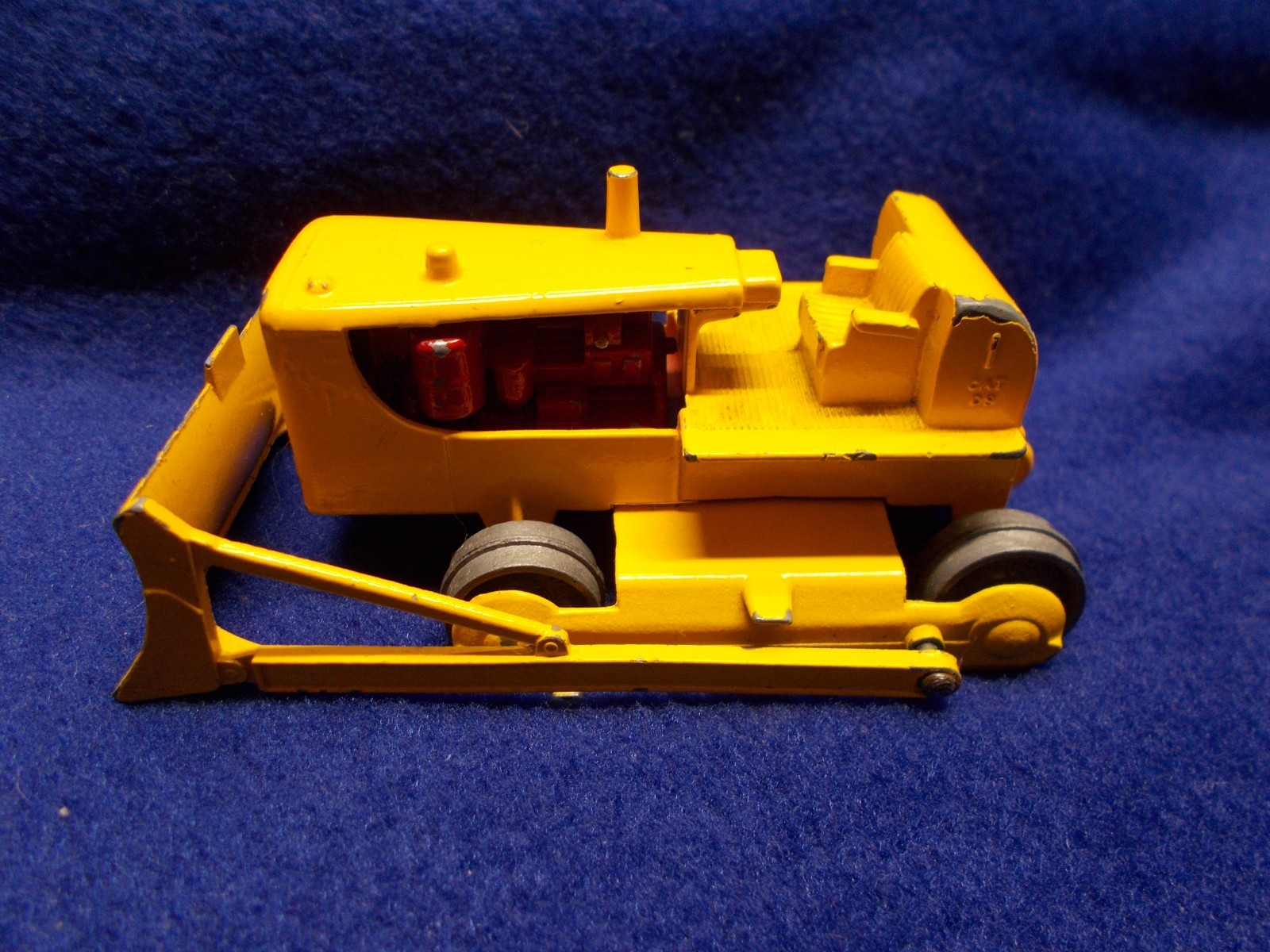 MATCHBOX KING SIZE #3 D9 CATERPILLAR TRACTOR BULLDOZER