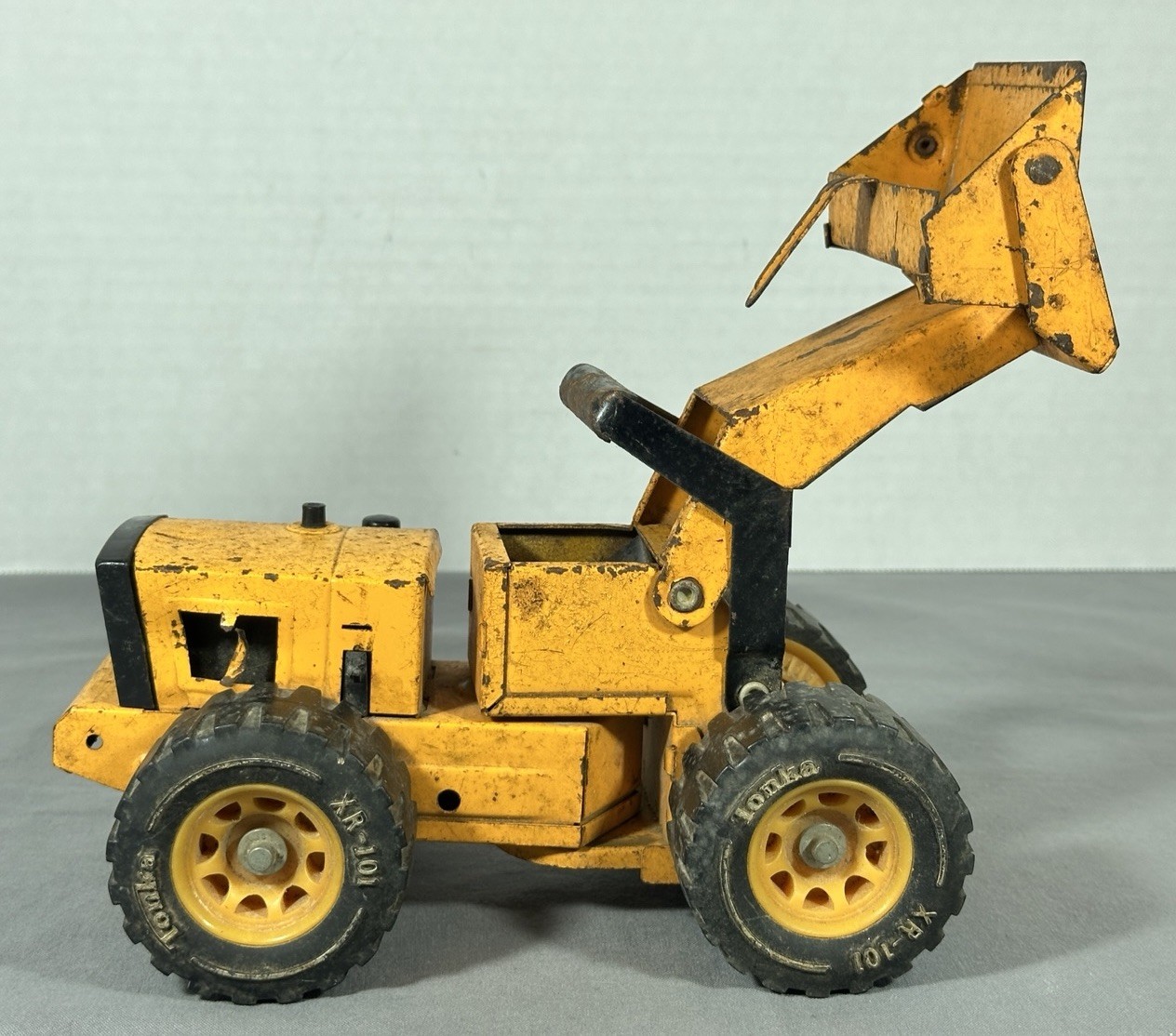Tonka Pressed Steel Front End Loader Vintage Toy Yellow XR-101 Tires, Works