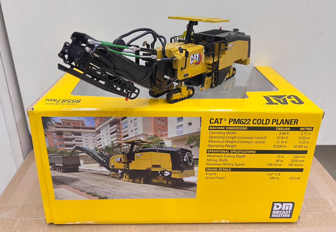 1:50 DM CAT PM622 Cold Planer Modern Hex Construction Machine Diecast Model