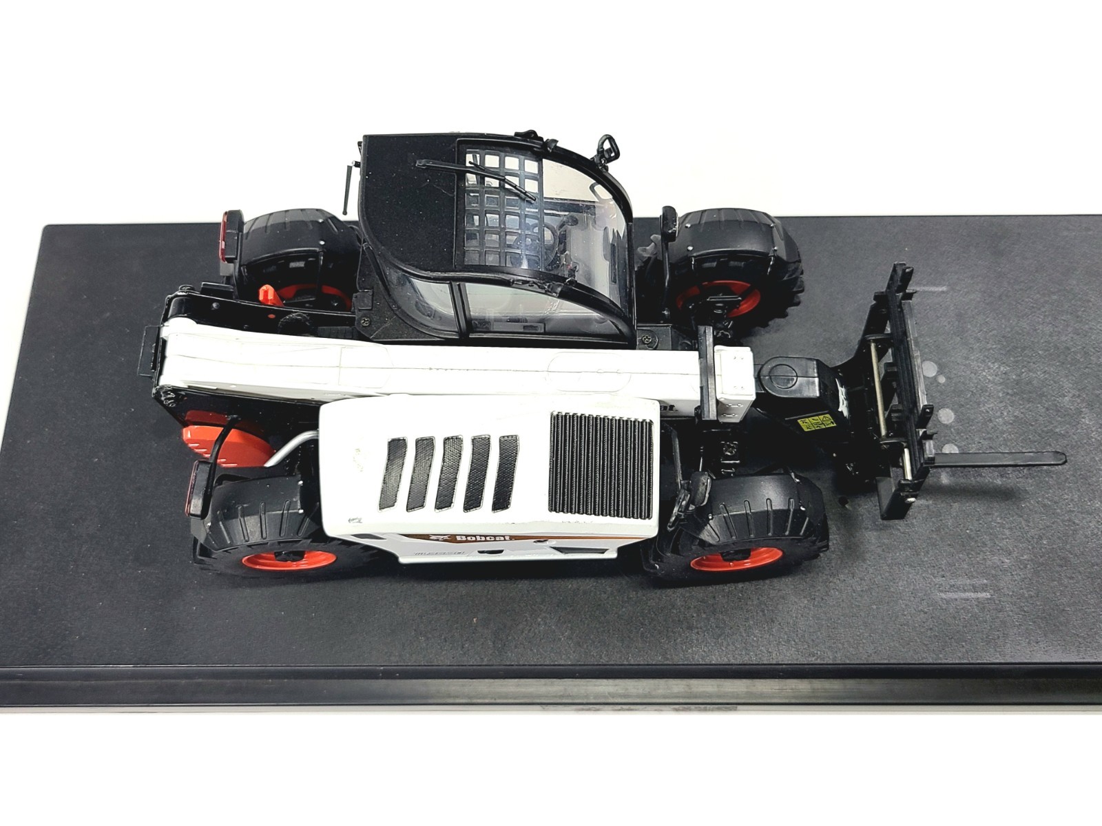 Bobcat TL35.70 Telescopic Handler Universal Hobbies 1:32 Scale #UH5200 No Box