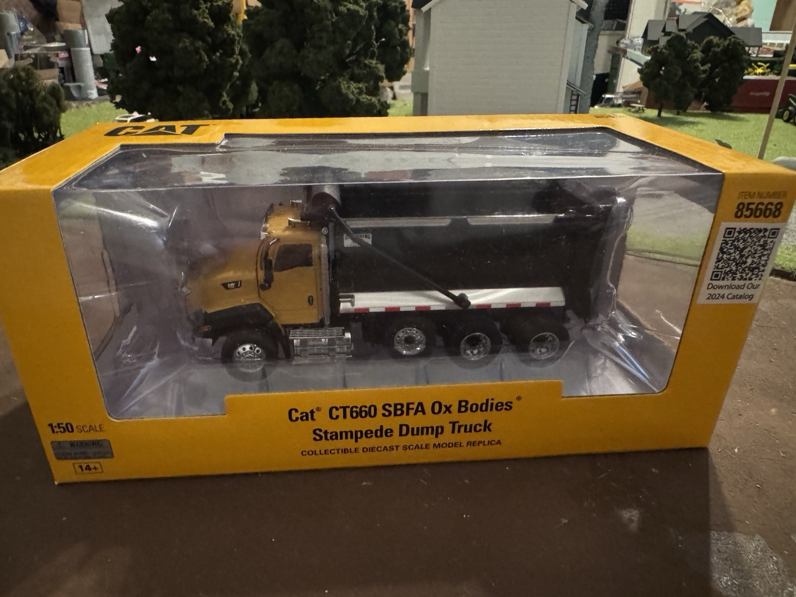 Diecast Masters CAT CT660 SBFA Ox Bodies Stampede Dump Truck Diecast 1:50