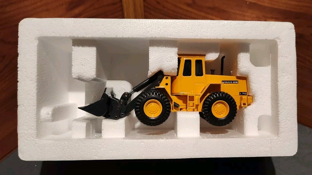 NIB JOAL COMPACT VOLVO L70 1:50 DIE-CAST METAL & PLASTIC REPLICA MADE IN SPAIN