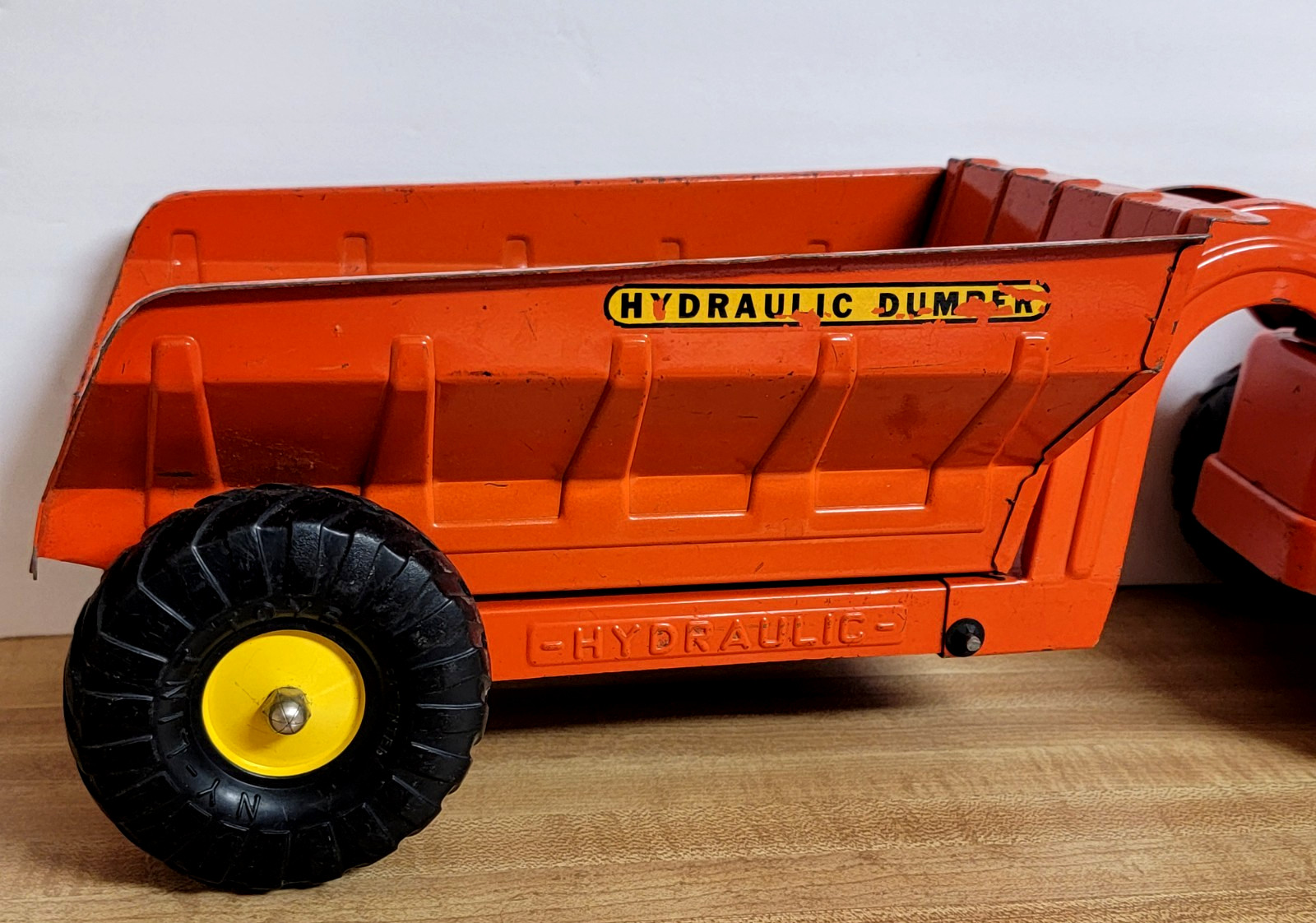 Vintage 1960s NYLINT 4600 HYDRAULIC DUMPER construction toy 23″ Ny Lint READ