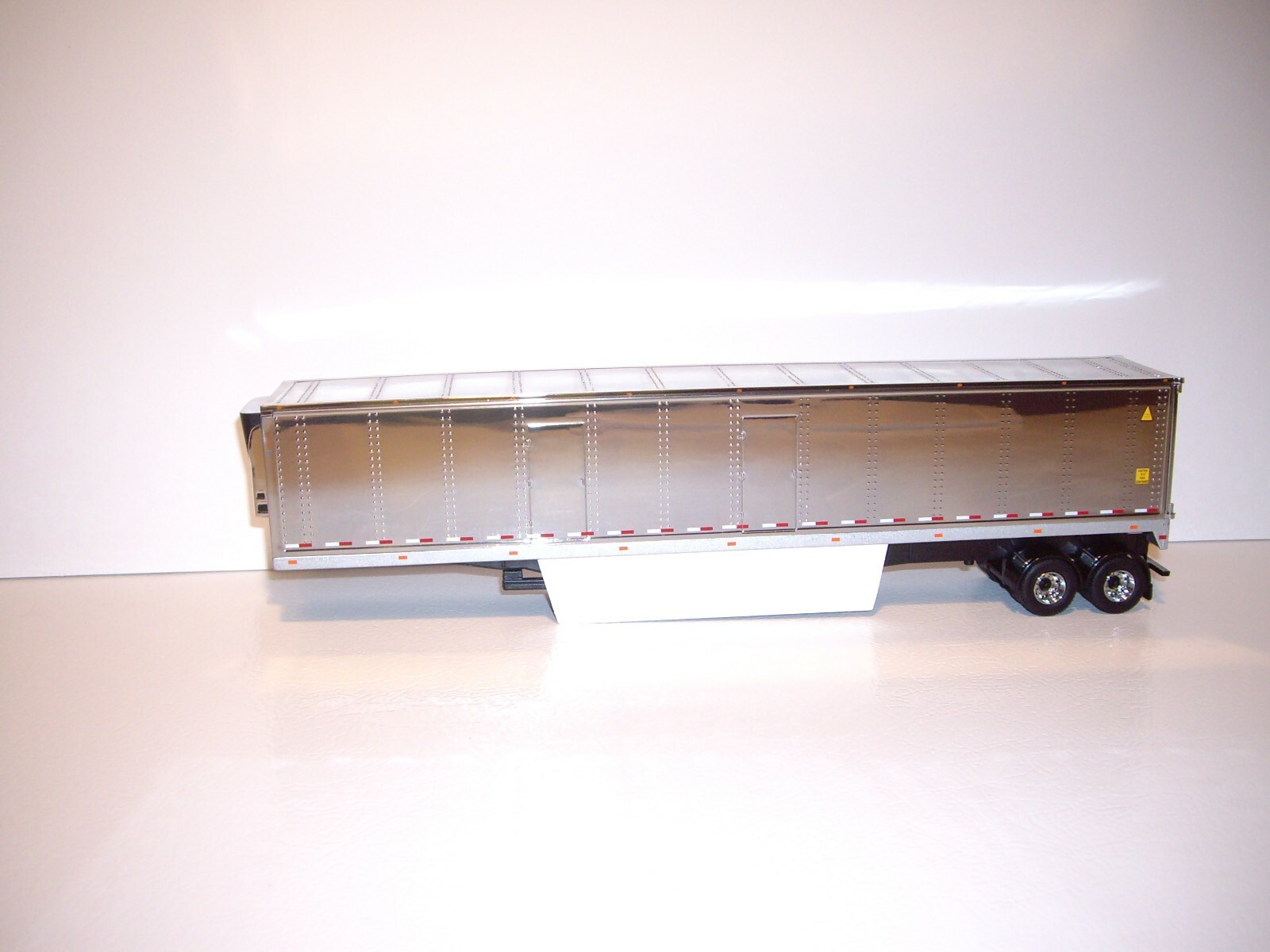 DIECAST MASTERS 1/50 CHROME TANDEM AXLE REEFER VAN SAME SCALE AS FIRST GEAR