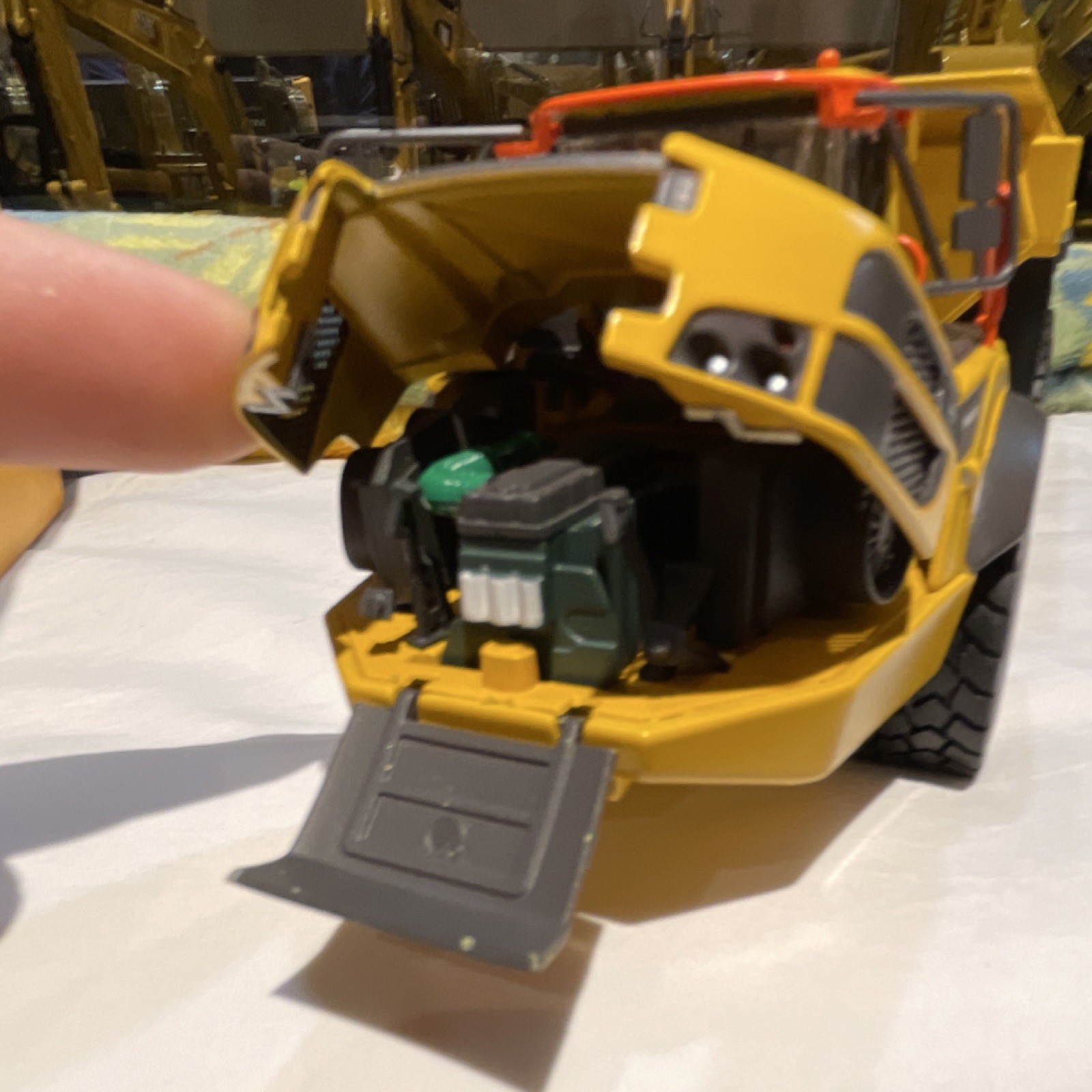 Volvo A40G Articulated Dump Truck Diecast Model Opening Doors Engine