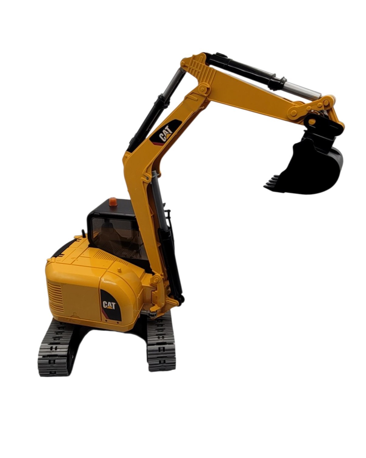 Bruder Toys CAT Caterpillar Excavator Truck Vehicle Fully Rotatable Germany 2014