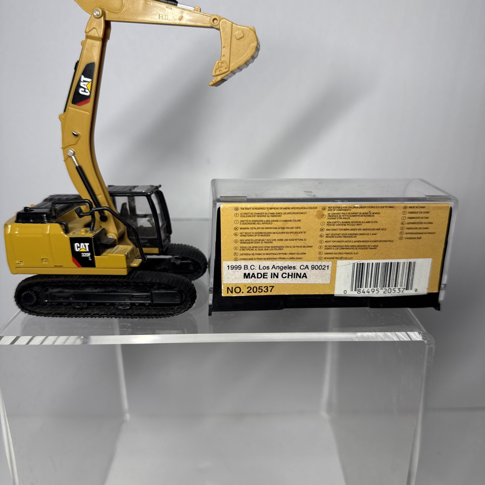 Diecast Masters | 1:64 Scale Cat 320F L Hydraulic Excavator And 1:87 Bull Dozer