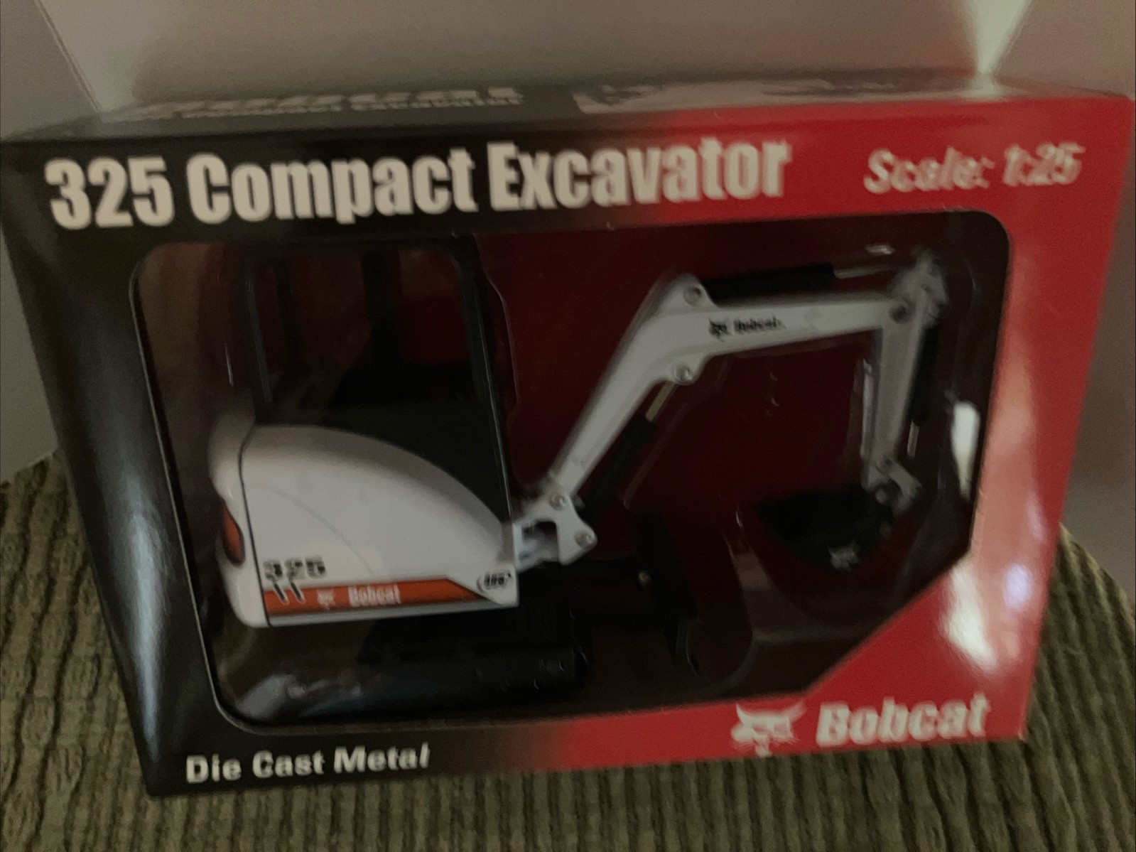 Bobcat E35 Compact Excavator 1:25 Scale Construction Toy Model NIB Circs 2000