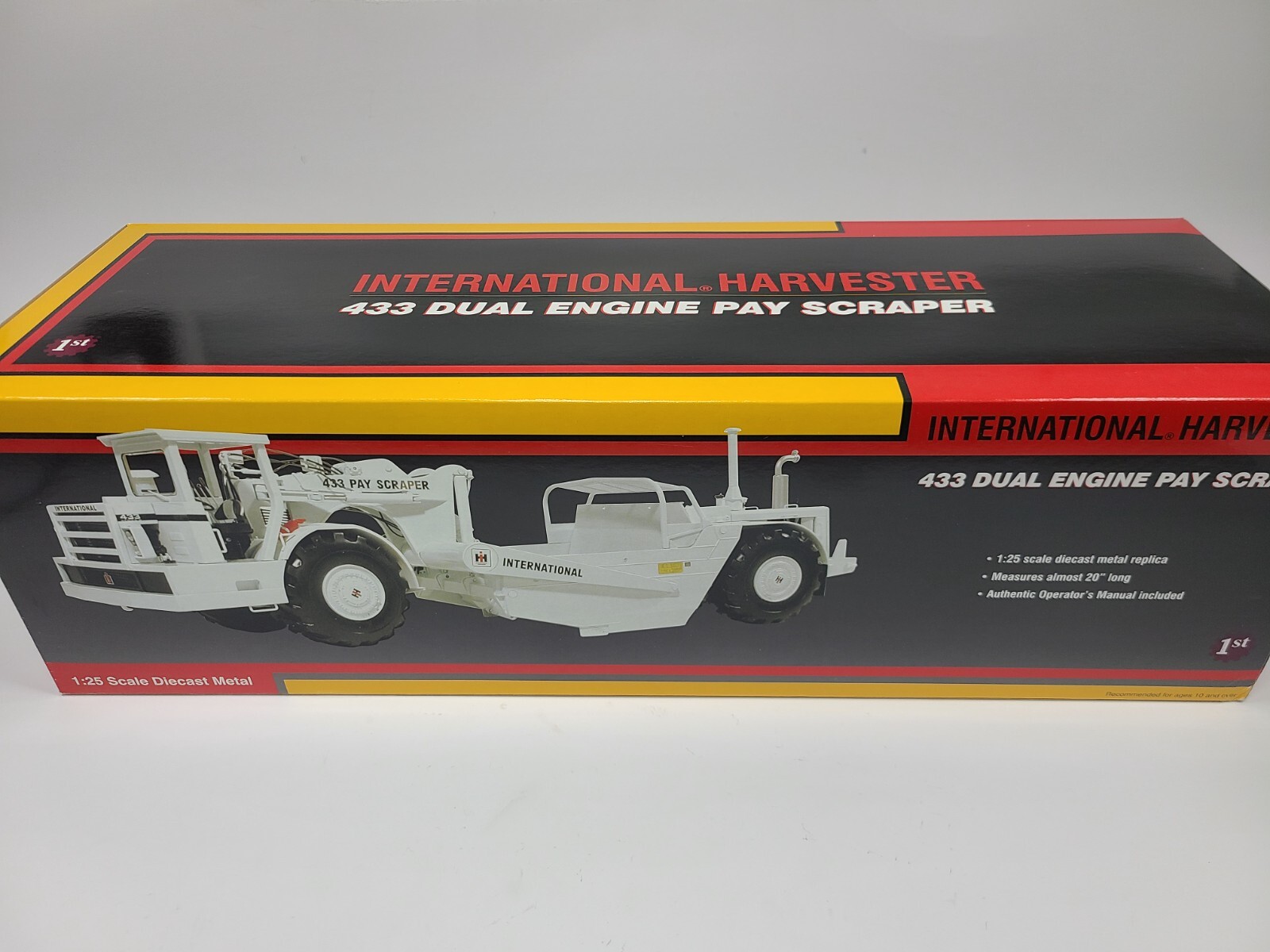 International IH 433 Pay Scraper – White – First Gear 1:25 Scale #79-0184 New